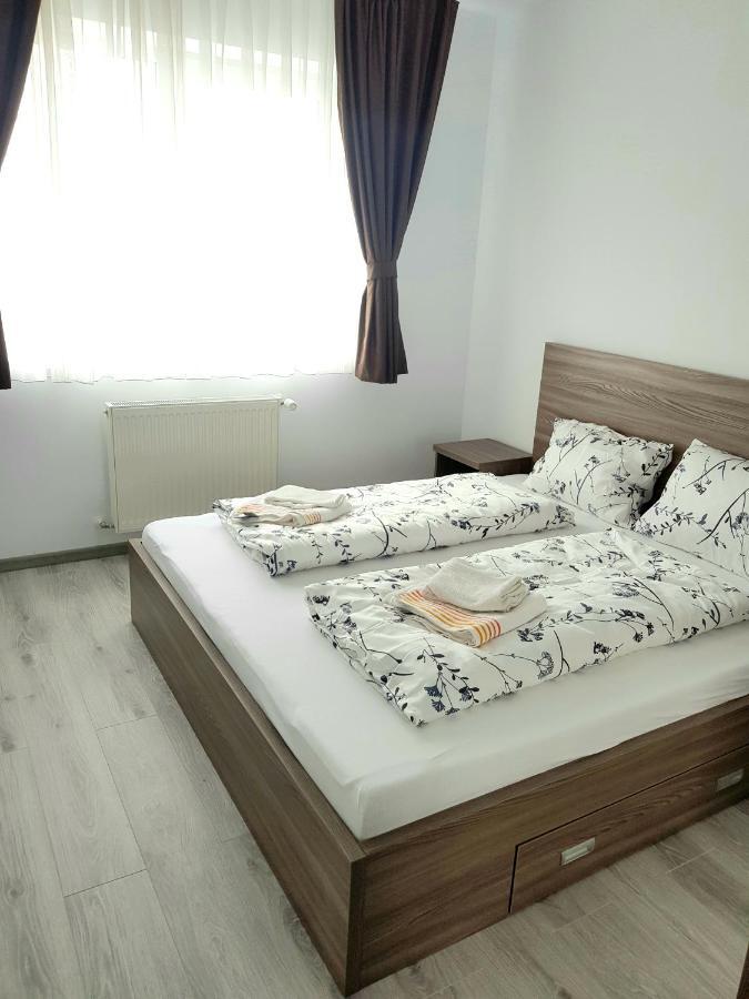 Happyhome Central Deluxe Apartments Oradea Exterior foto